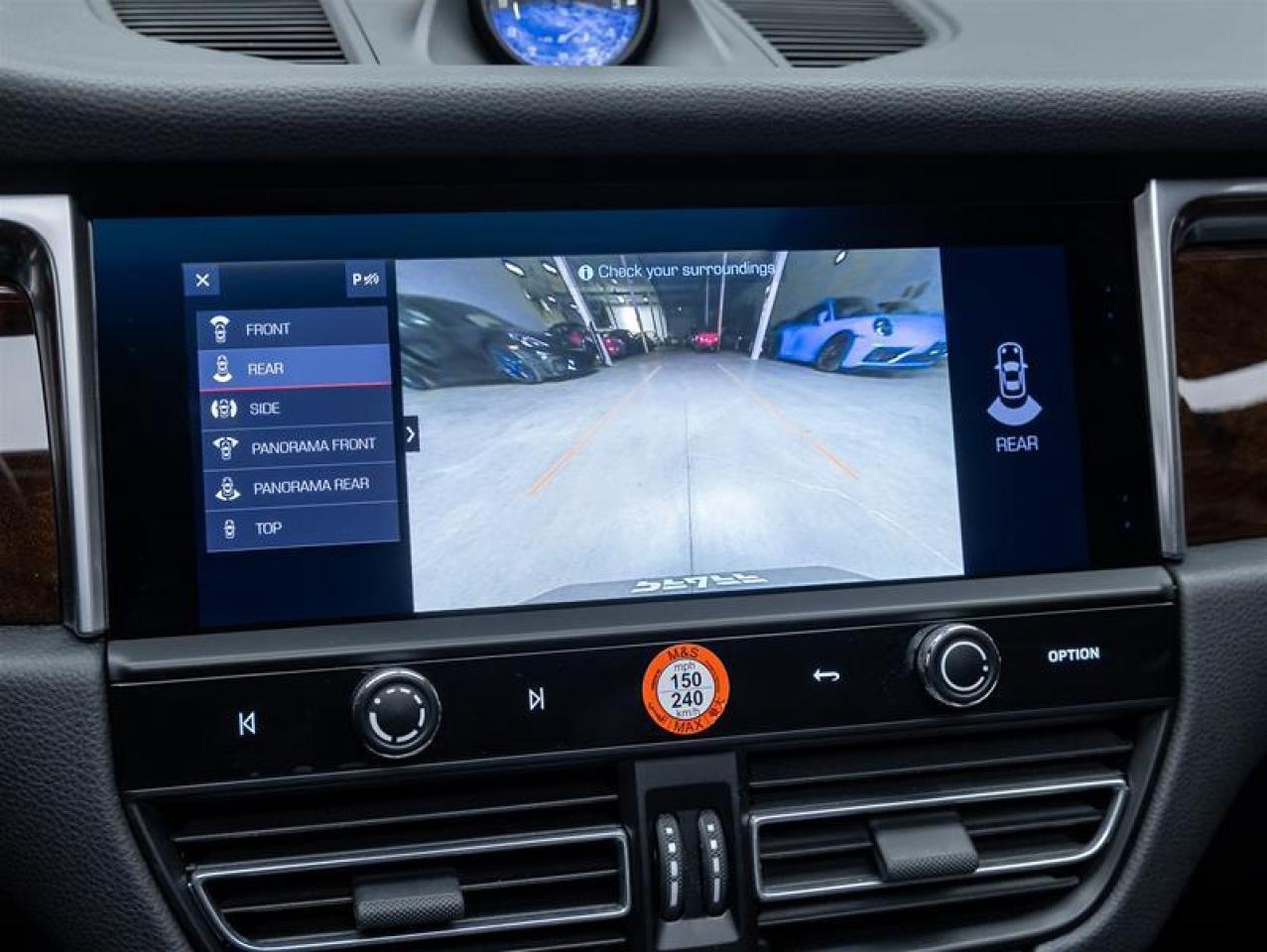 2023 Porsche Macan  Photo