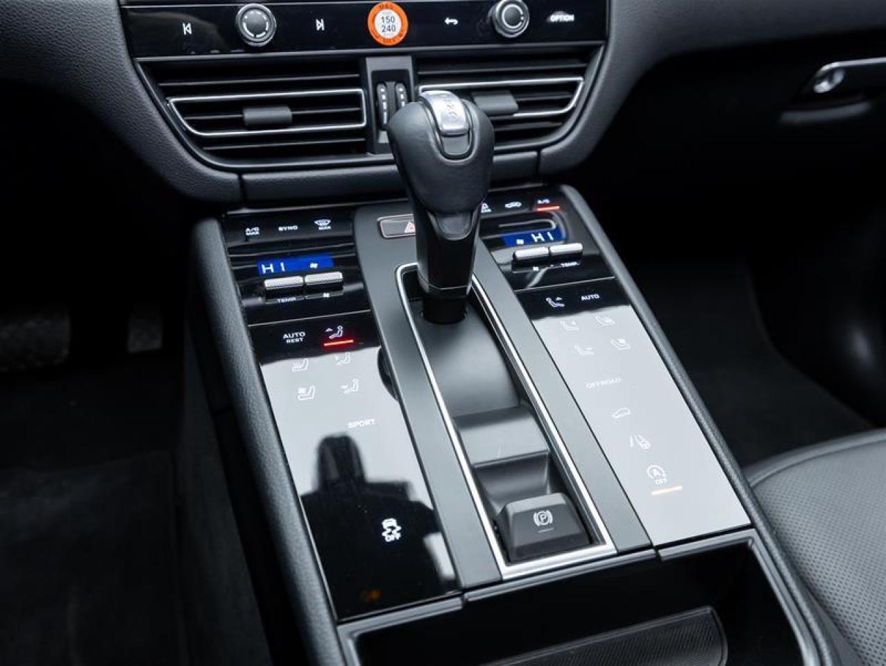 2023 Porsche Macan  Photo