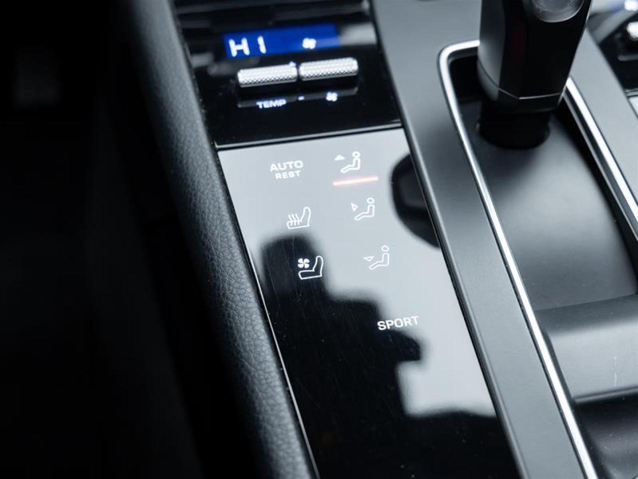 2023 Porsche Macan  Photo