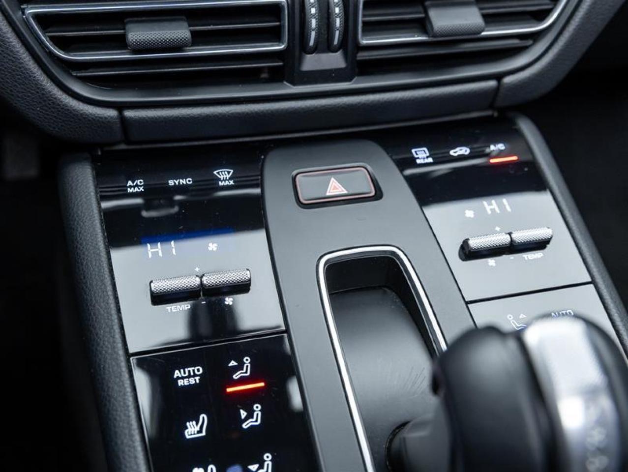 2023 Porsche Macan  Photo