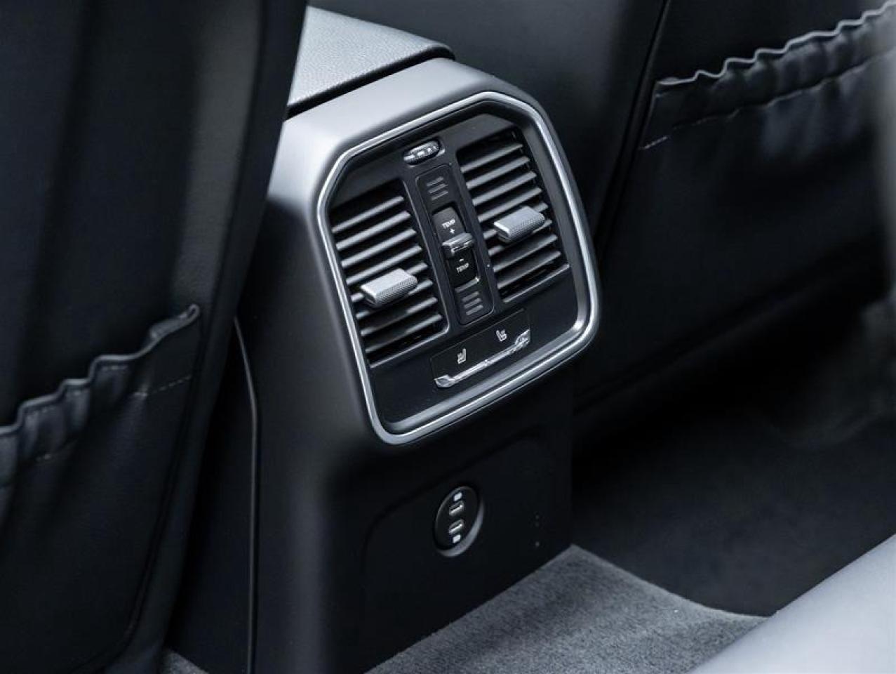 2023 Porsche Macan  Photo