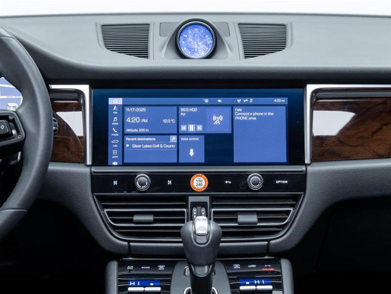 2023 Porsche Macan  Photo