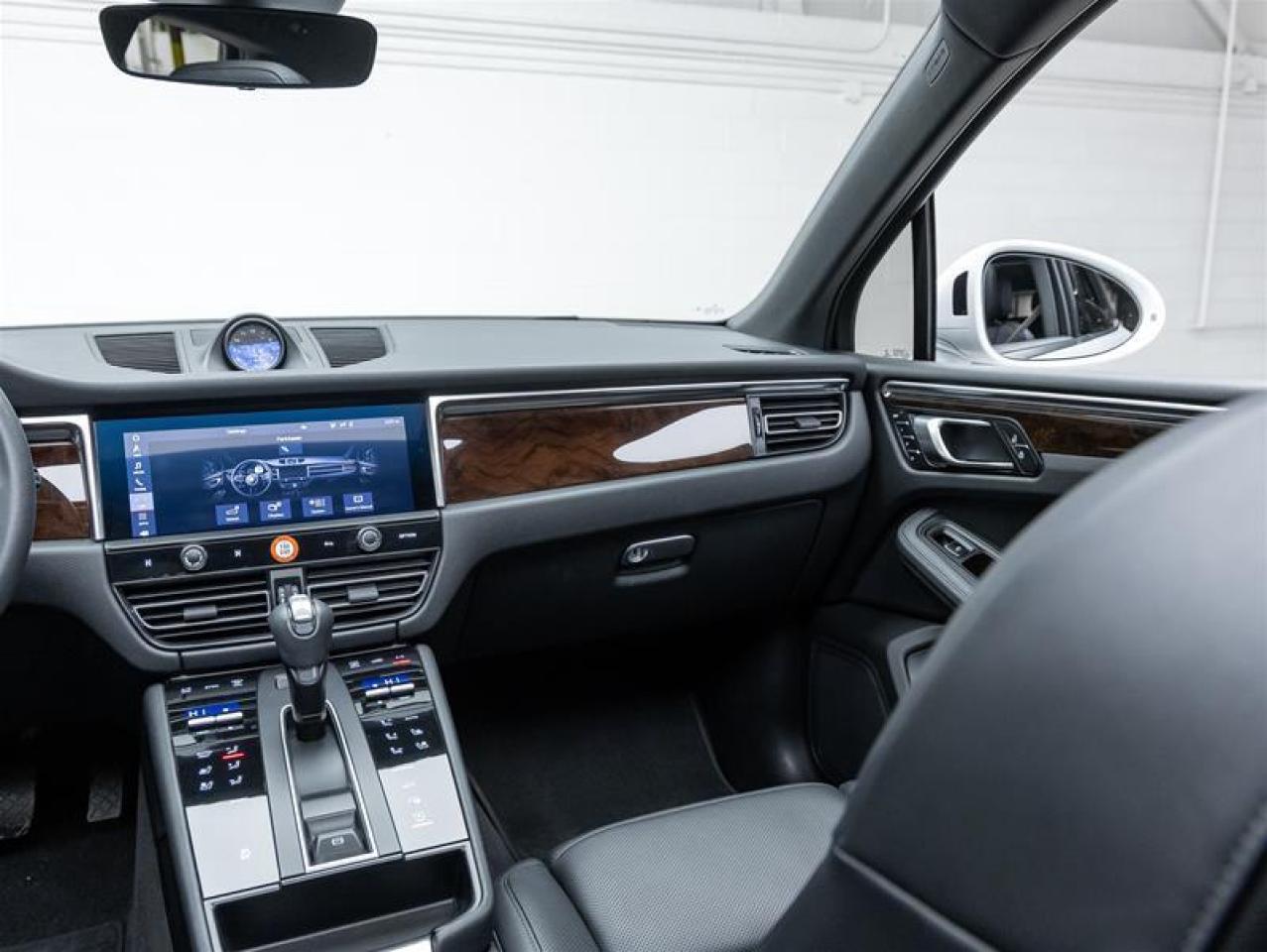 2023 Porsche Macan  Photo