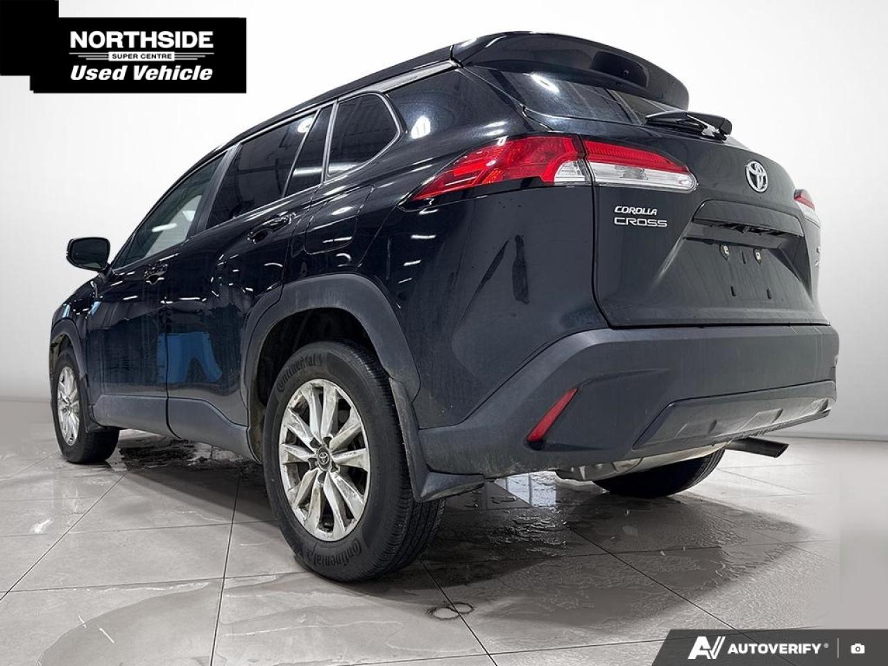 2022 Toyota Corolla Cross LE 4dr All-Wheel Drive Photo4