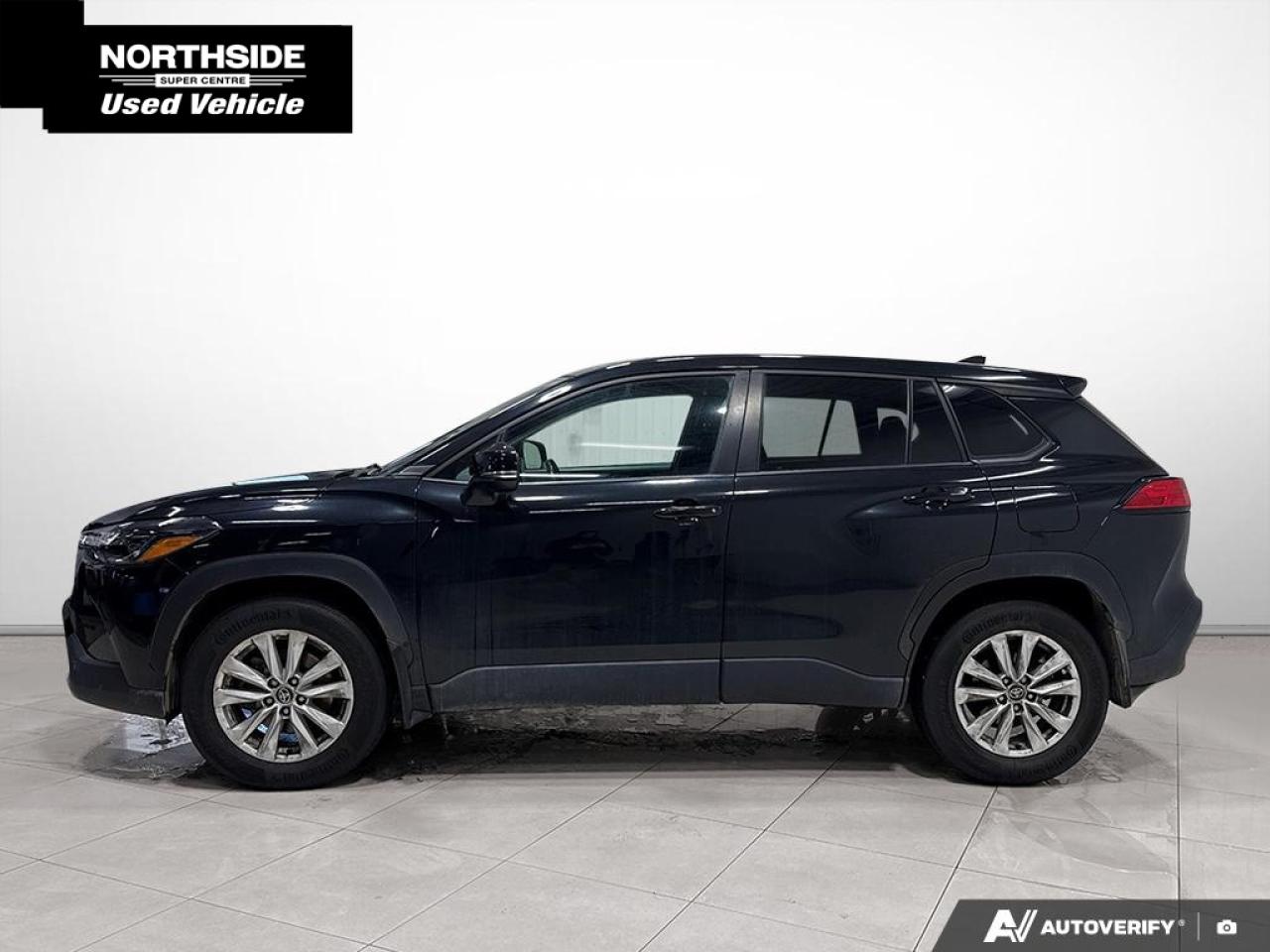 2022 Toyota Corolla Cross LE 4dr All-Wheel Drive Photo2