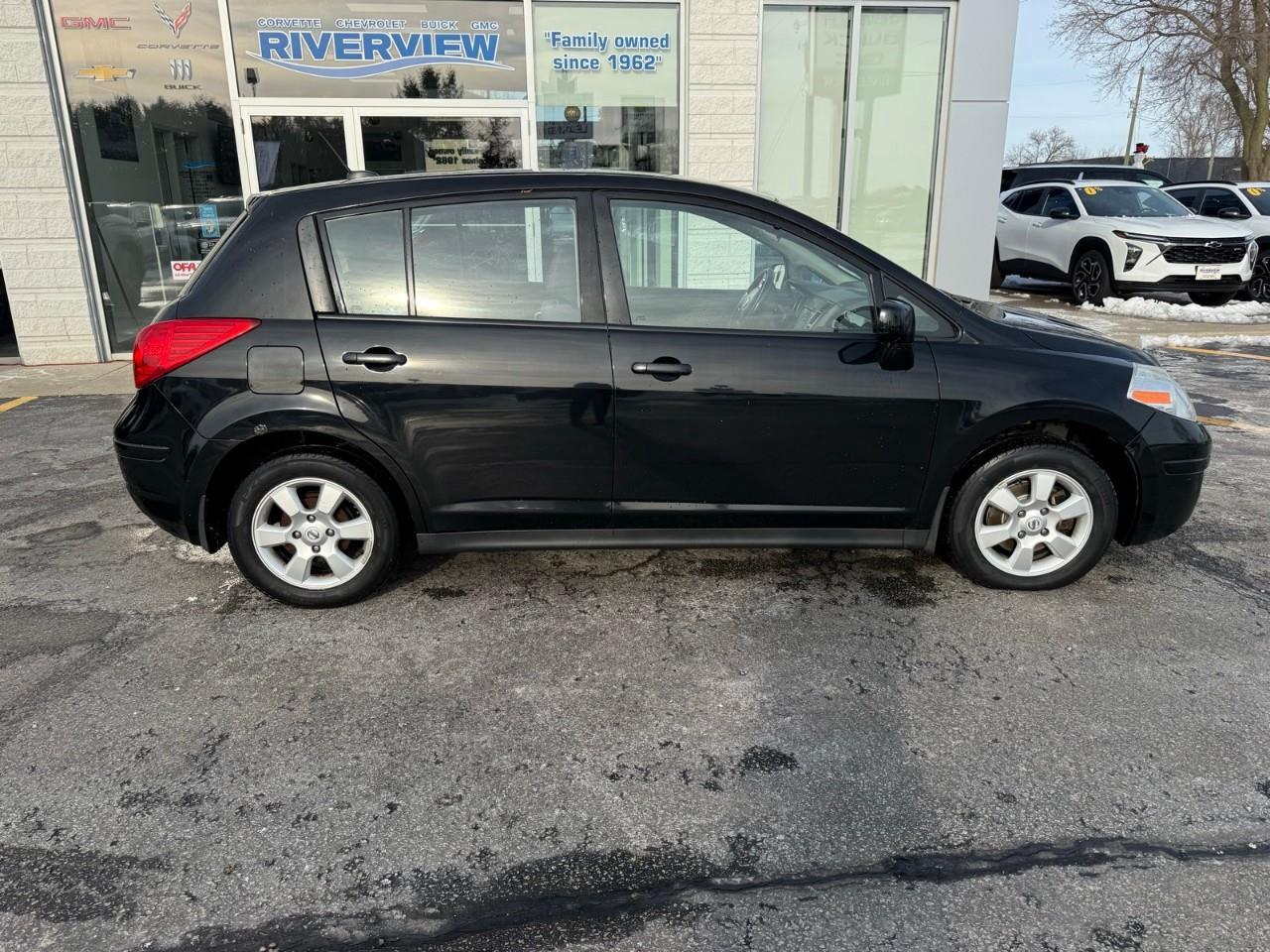 2011 Nissan Versa  Photo