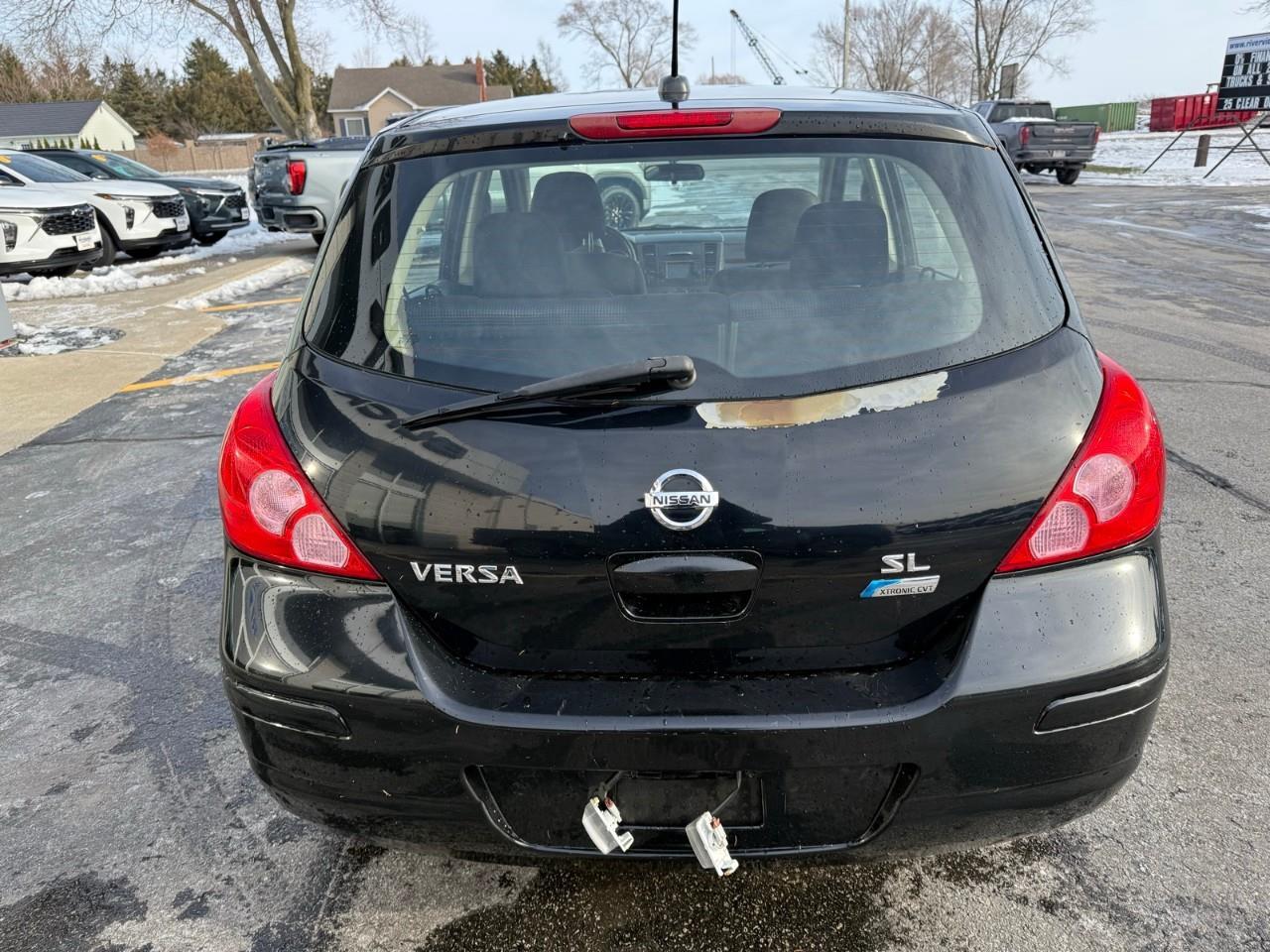 2011 Nissan Versa  Photo