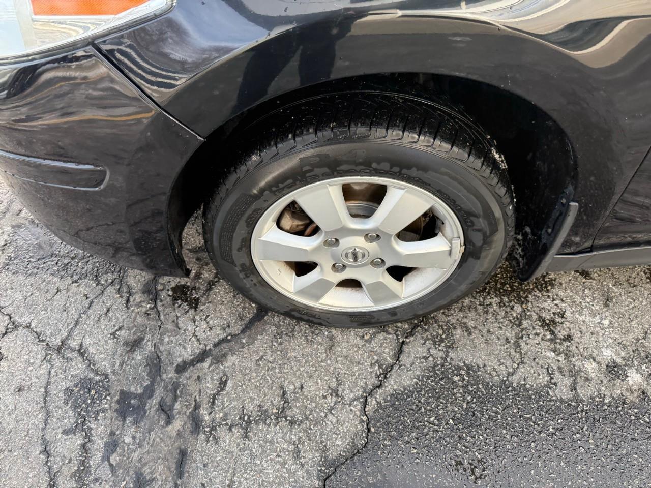 2011 Nissan Versa  Photo