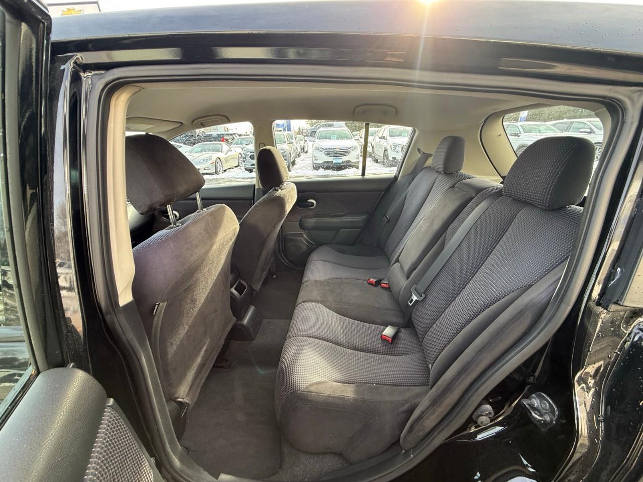 2011 Nissan Versa  Photo