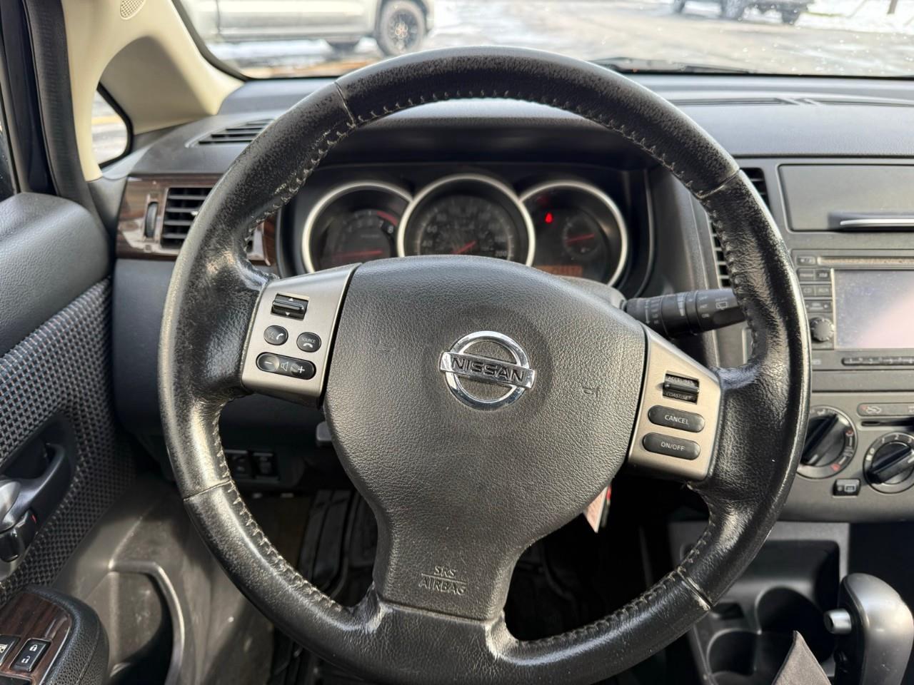 2011 Nissan Versa  Photo
