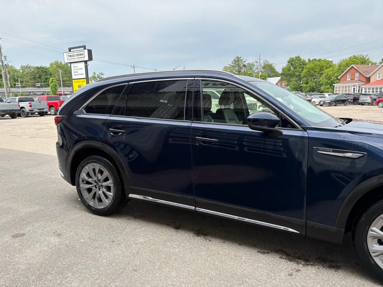 2025 Mazda CX-90 MHEV GT 4dr i-ACTIV All-Wheel Drive Sport Utility Photo4