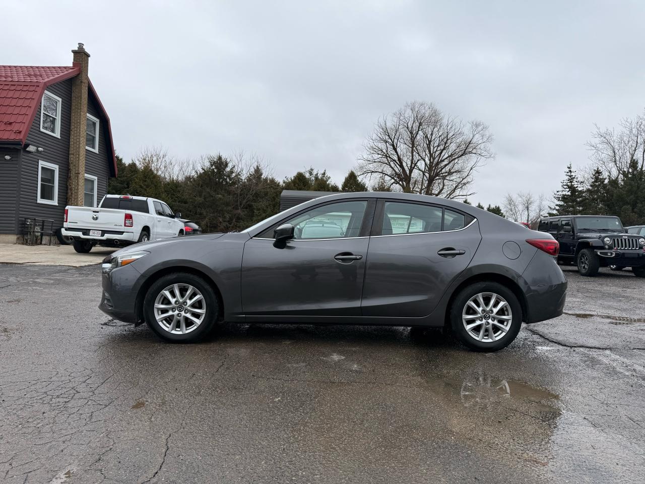 2017 Mazda MAZDA3 GS Photo