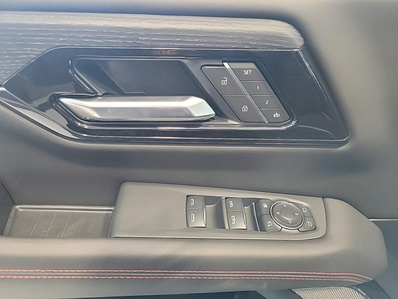 2026 GMC Yukon AT4 Ultimate 4dr 4x4 Photo