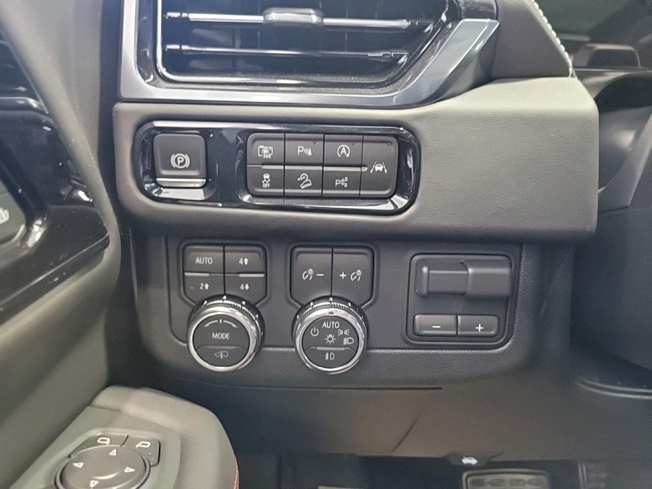 2026 GMC Yukon AT4 Ultimate 4dr 4x4 Photo