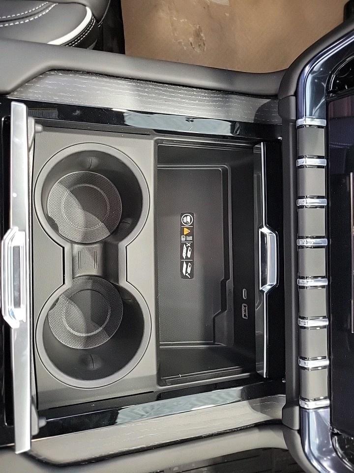 2026 GMC Yukon AT4 Ultimate 4dr 4x4 Photo