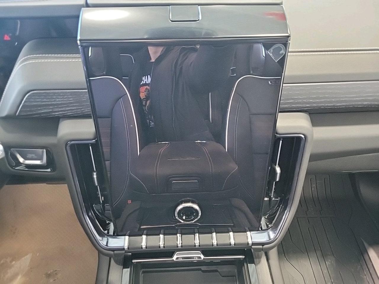 2026 GMC Yukon AT4 Ultimate 4dr 4x4 Photo