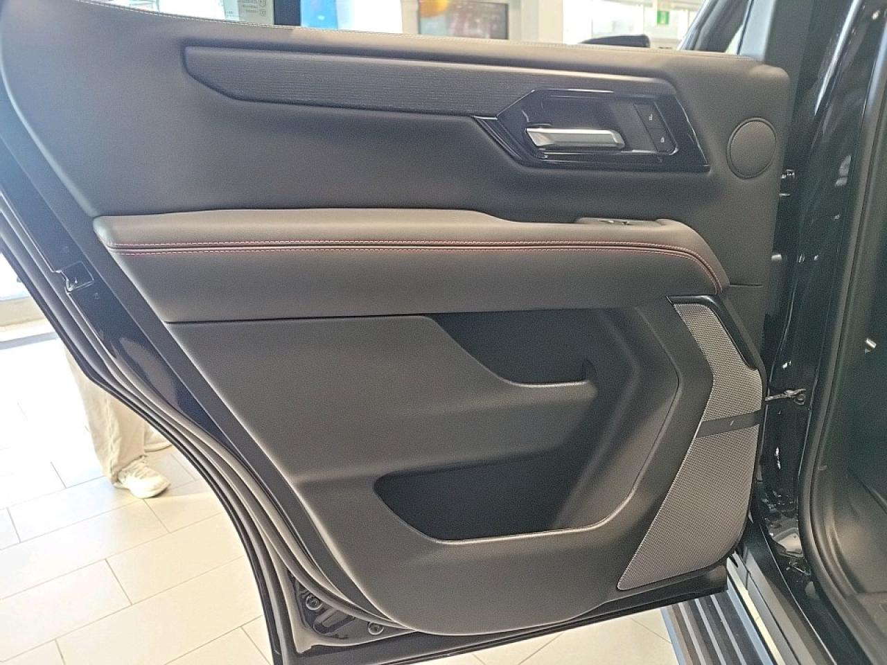 2026 GMC Yukon AT4 Ultimate 4dr 4x4 Photo