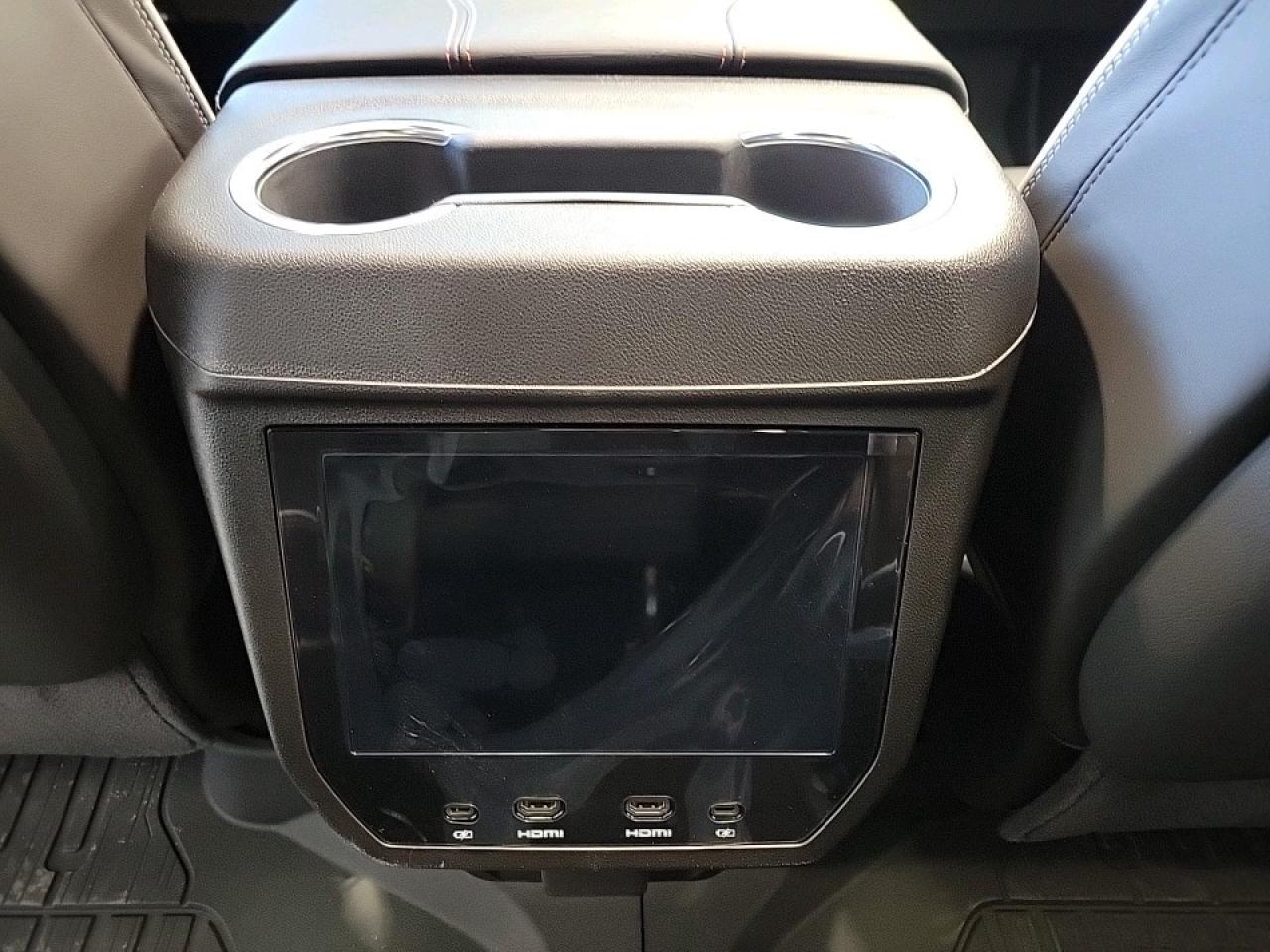 2026 GMC Yukon AT4 Ultimate 4dr 4x4 Photo