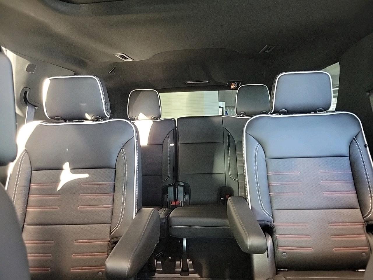 2026 GMC Yukon AT4 Ultimate 4dr 4x4 Photo