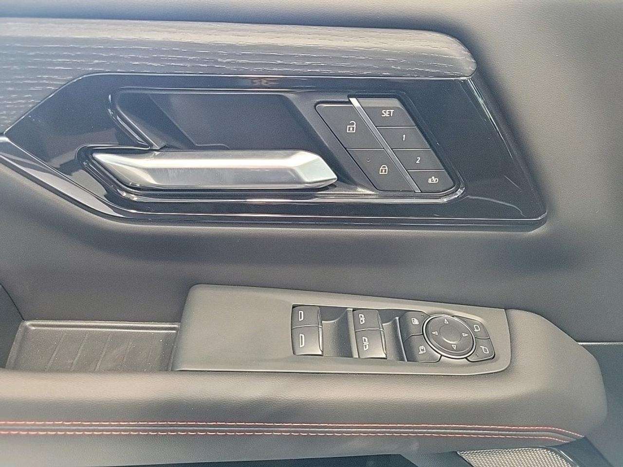 2026 GMC Yukon AT4 Ultimate 4dr 4x4 Photo