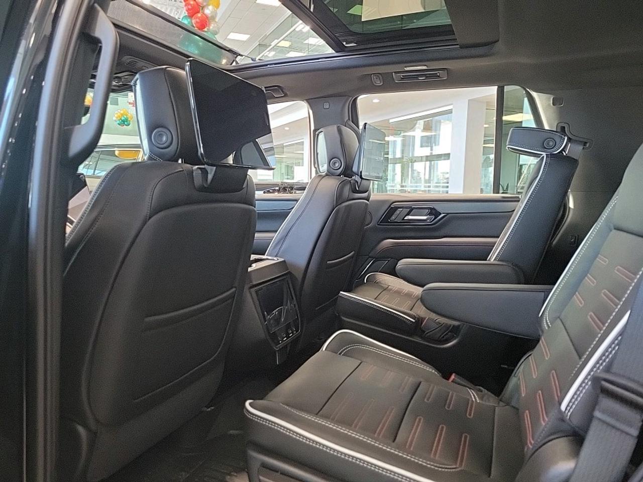 2026 GMC Yukon AT4 Ultimate 4dr 4x4 Photo