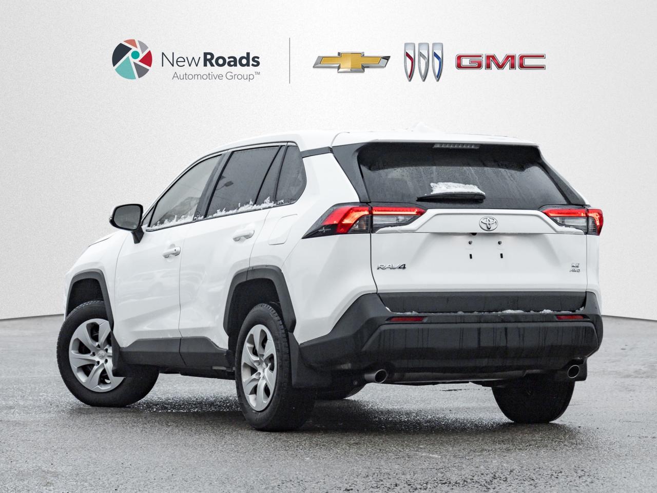 2022 Toyota RAV4 LE 4dr All-wheel Drive Photo4