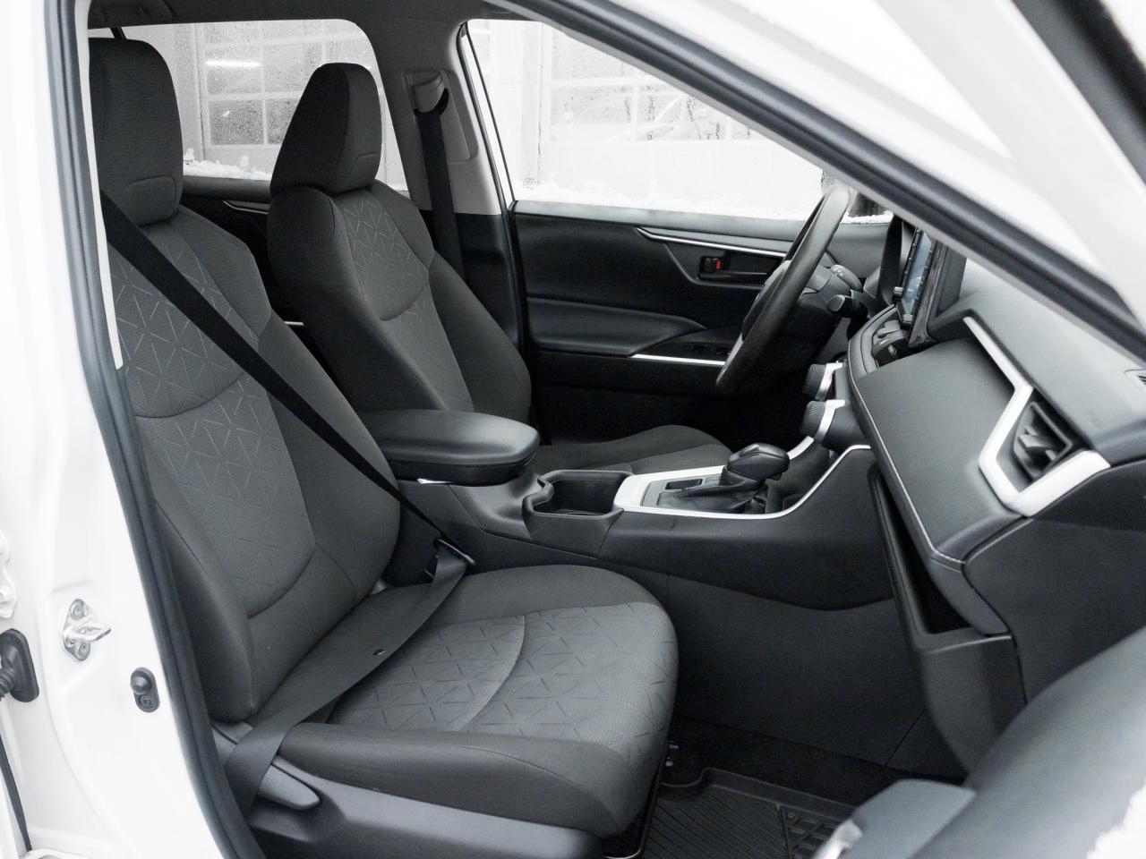 2022 Toyota RAV4 LE 4dr All-wheel Drive Photo