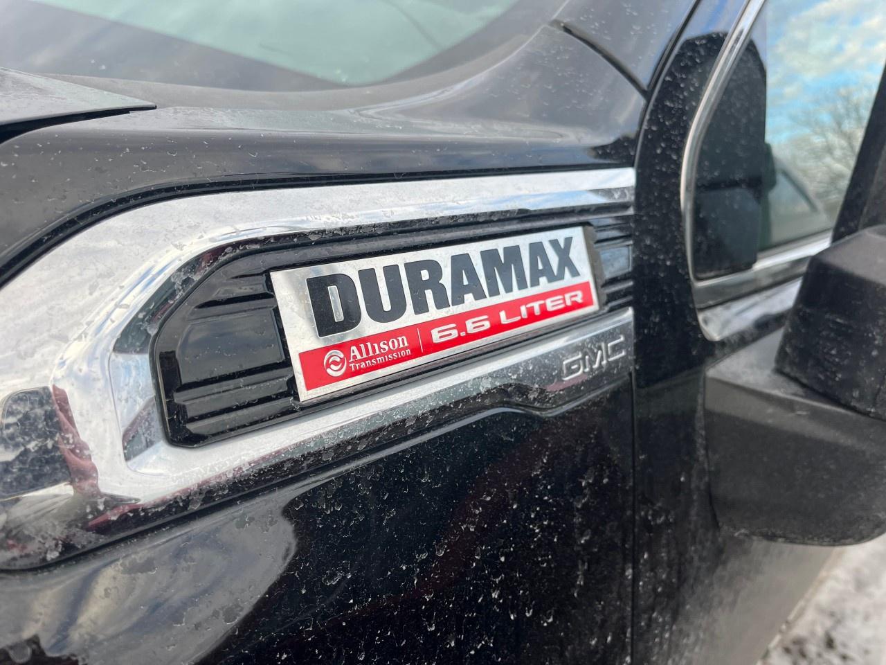 2021 GMC SIERRA 2500HD 4WD Crew Cab Standard Box Denali Photo