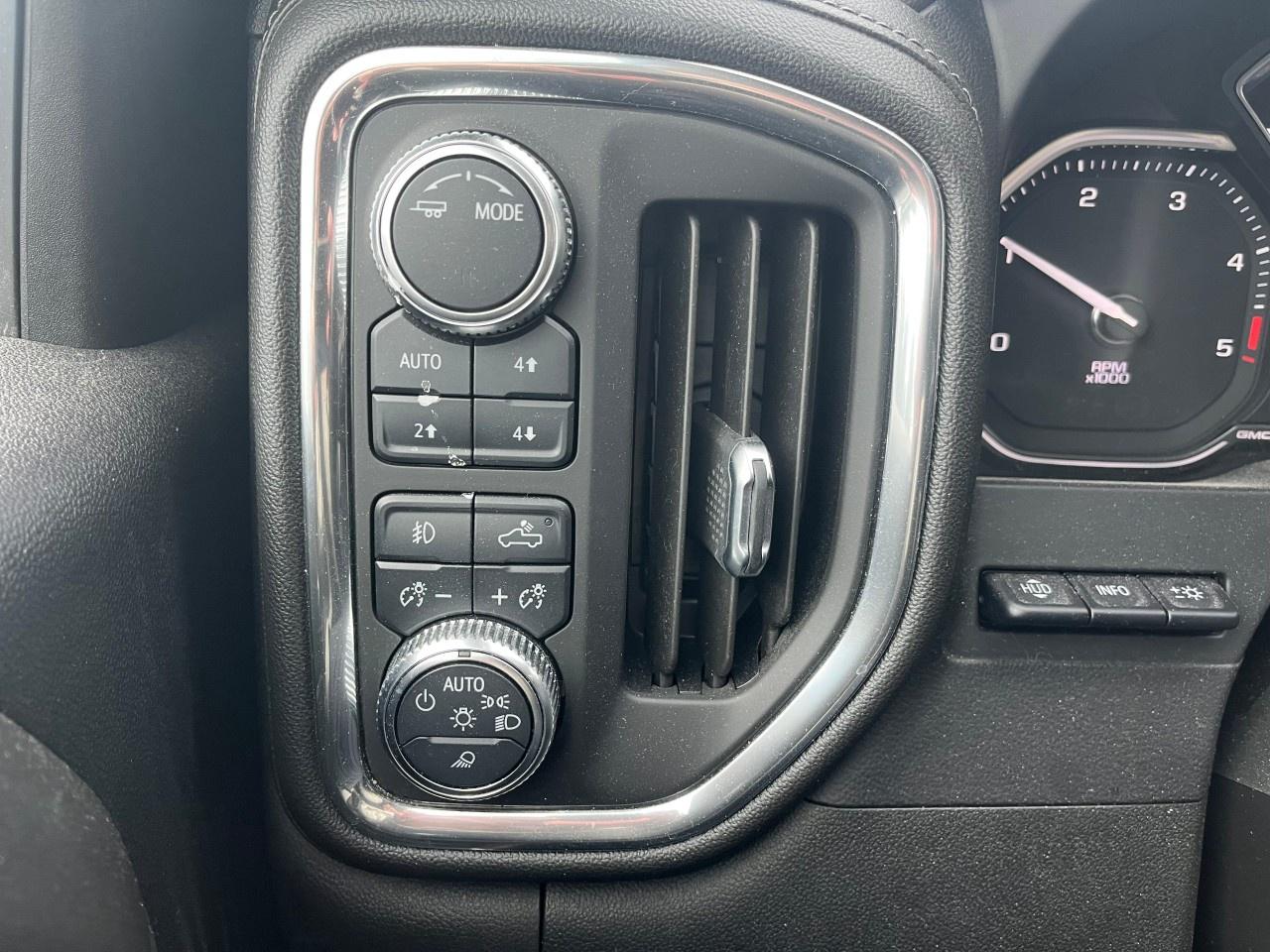 2021 GMC SIERRA 2500HD 4WD Crew Cab Standard Box Denali Photo