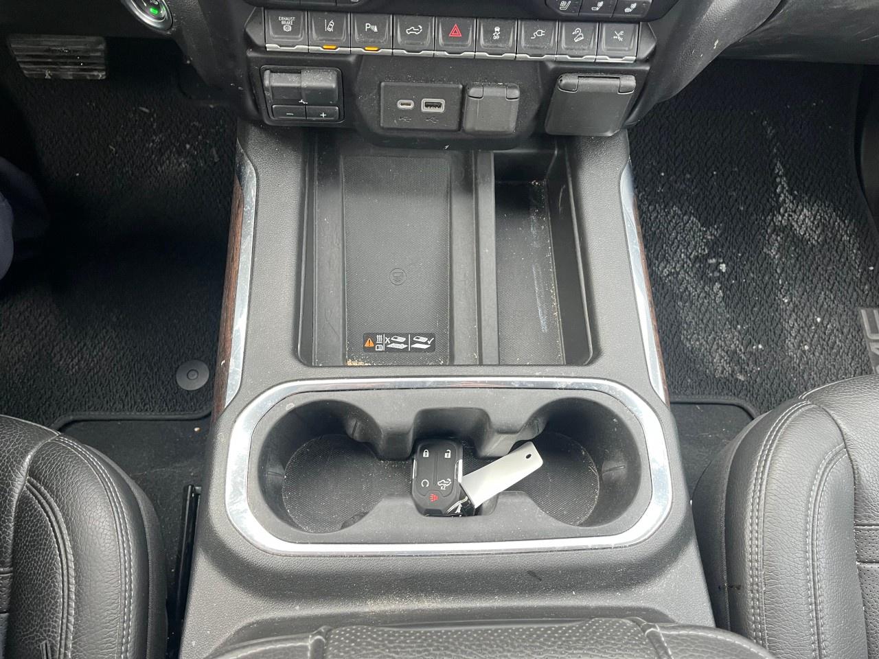 2021 GMC SIERRA 2500HD 4WD Crew Cab Standard Box Denali Photo