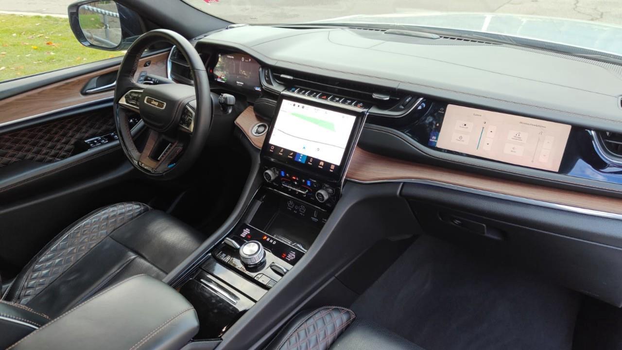 2022 Jeep Grand Cherokee 4xe Summit 4dr 4x4 Photo