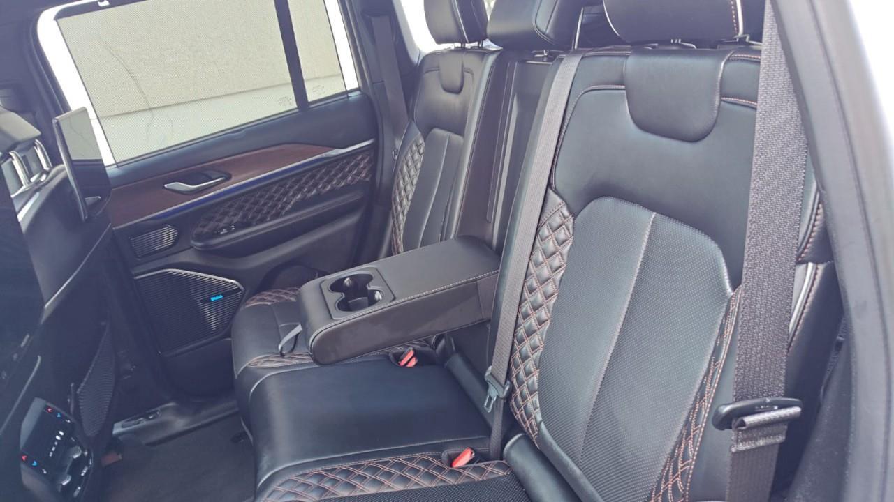 2022 Jeep Grand Cherokee 4xe Summit 4dr 4x4 Photo