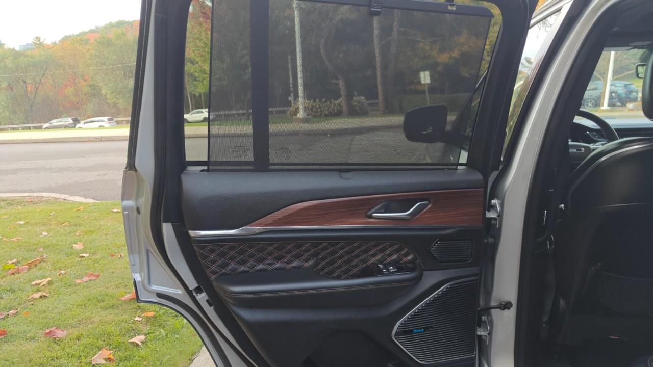 2022 Jeep Grand Cherokee 4xe Summit 4dr 4x4 Photo