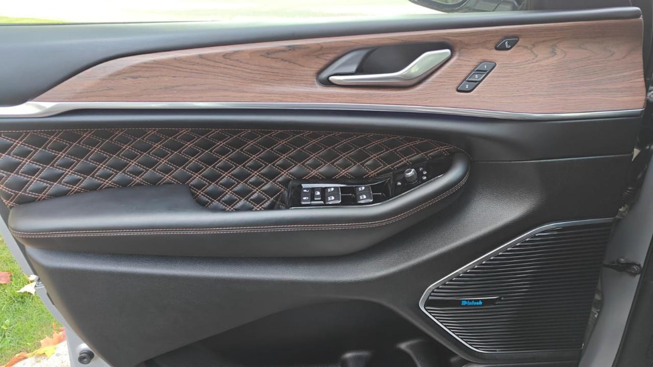 2022 Jeep Grand Cherokee 4xe Summit 4dr 4x4 Photo