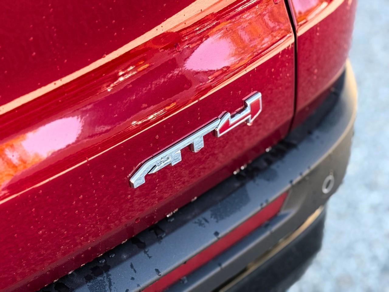 2026 GMC Acadia AT4 4dr All-Wheel Drive Photo4