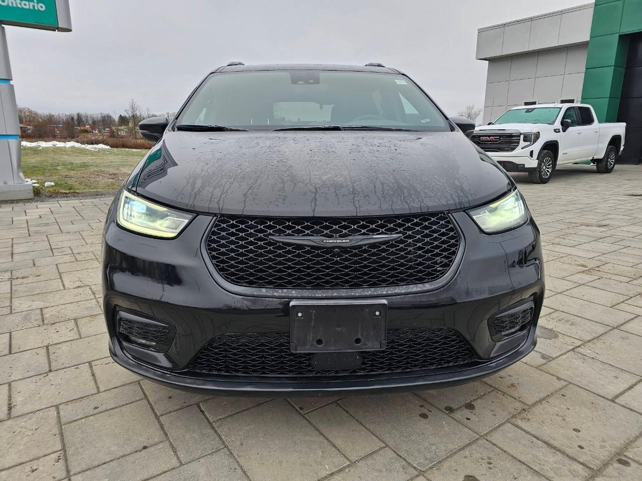 2023 Chrysler Pacifica Touring-L Front-Wheel Drive Passenger Van Photo