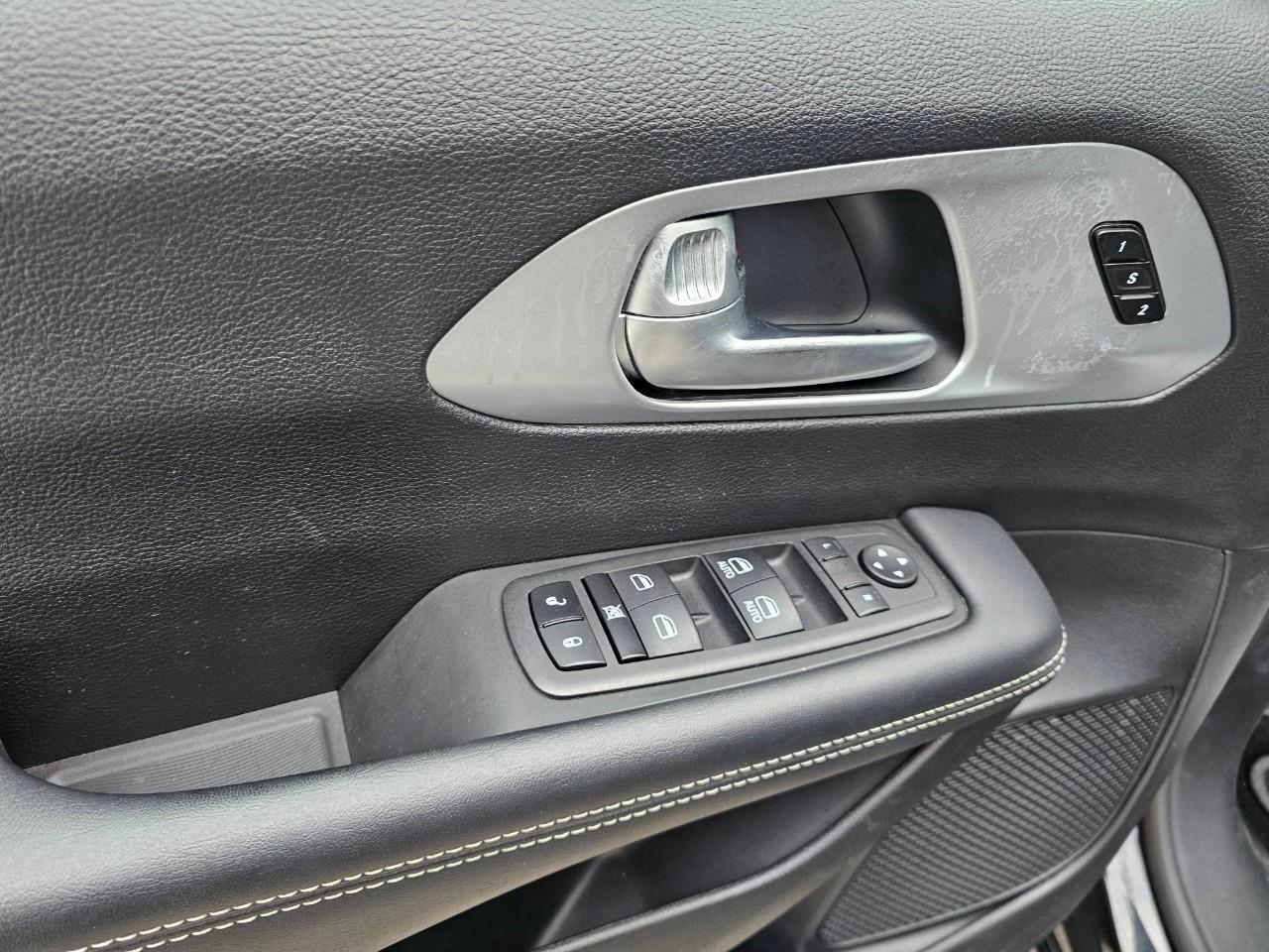 2023 Chrysler Pacifica Touring-L Front-Wheel Drive Passenger Van Photo