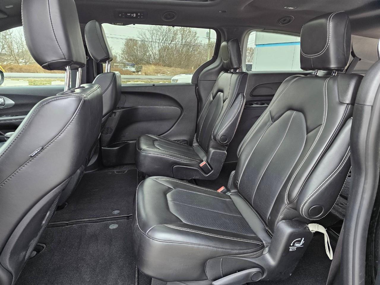 2023 Chrysler Pacifica Touring-L Front-Wheel Drive Passenger Van Photo