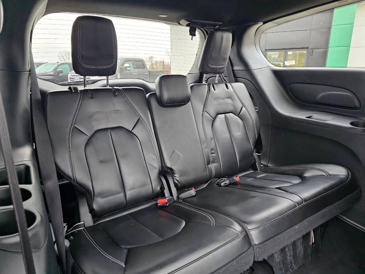 2023 Chrysler Pacifica Touring-L Front-Wheel Drive Passenger Van Photo