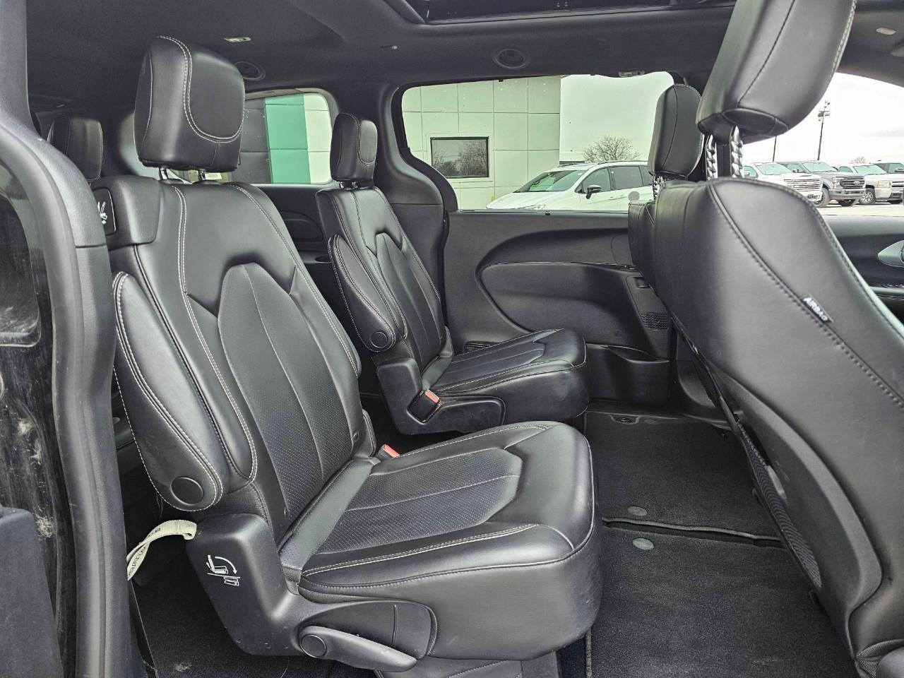 2023 Chrysler Pacifica Touring-L Front-Wheel Drive Passenger Van Photo