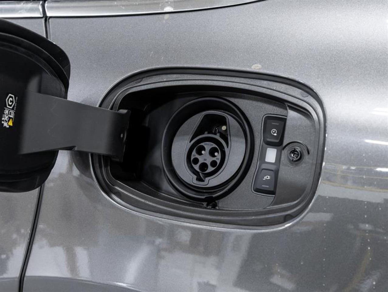 2025 Porsche Cayenne  Photo