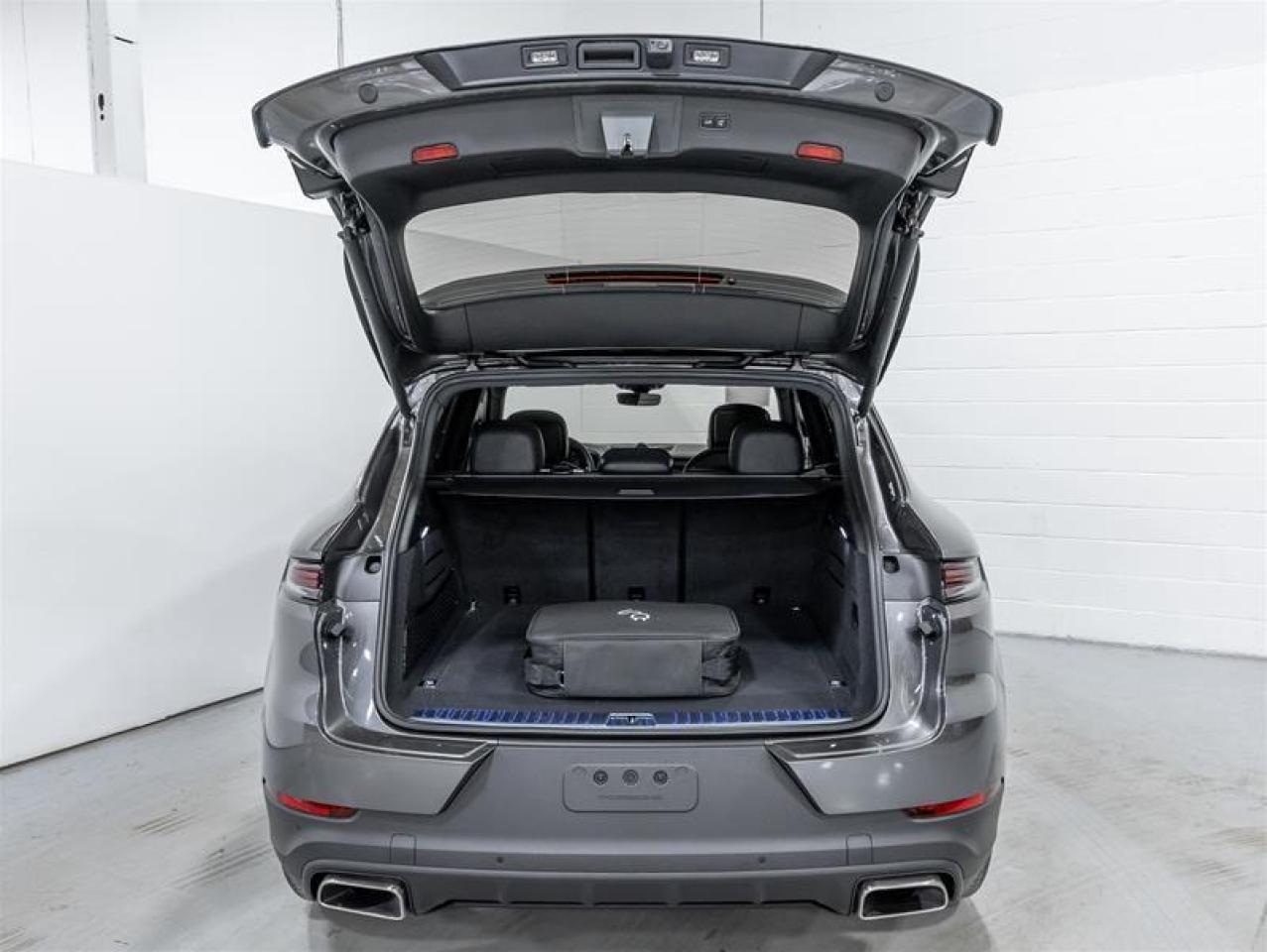 2025 Porsche Cayenne  Photo