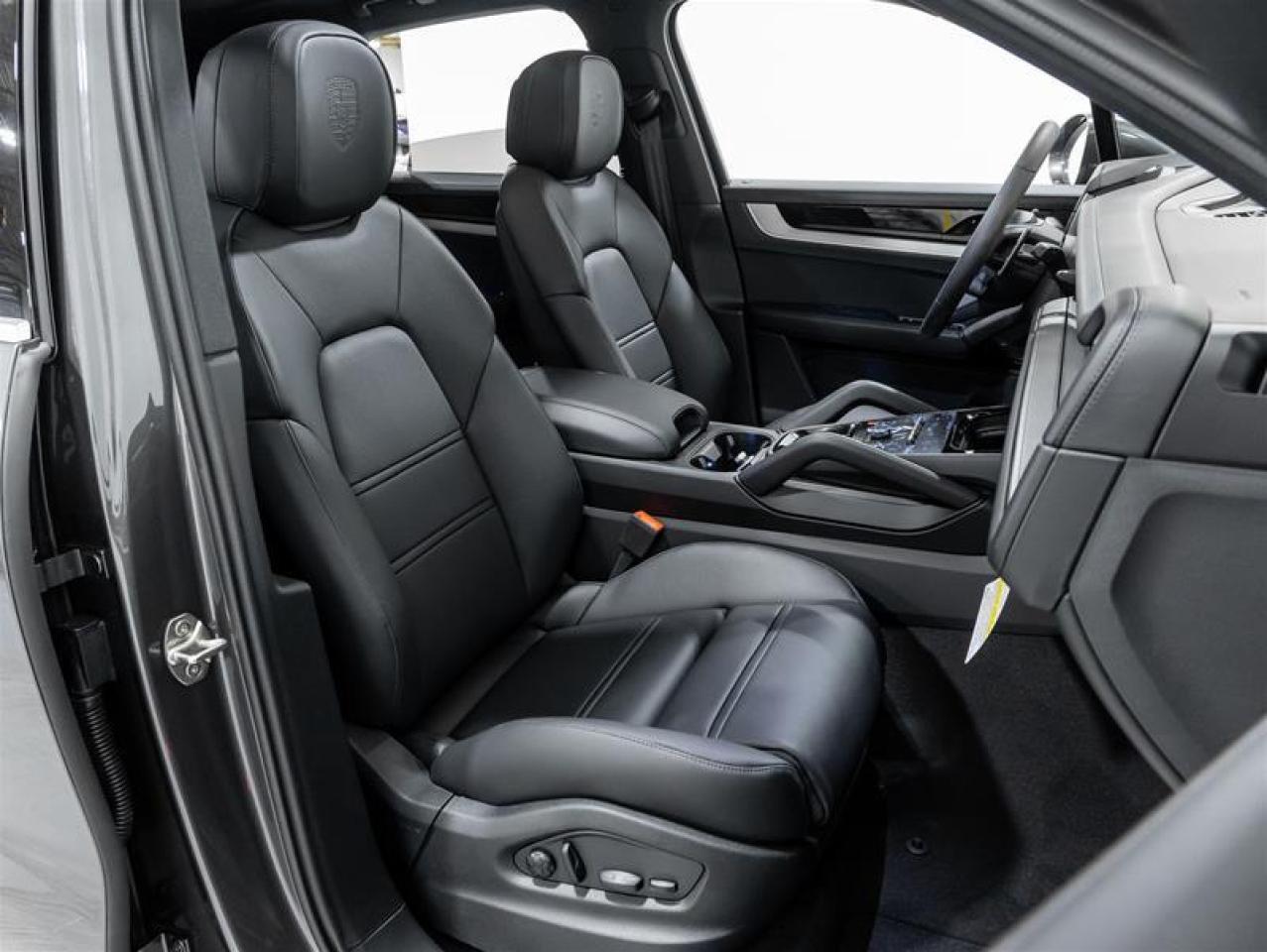 2025 Porsche Cayenne  Photo