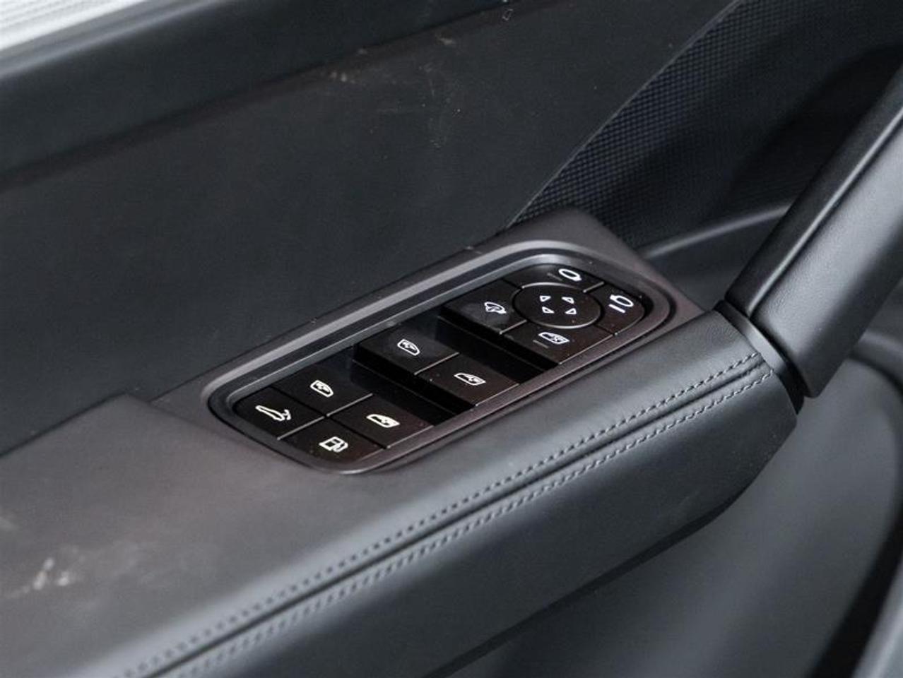 2025 Porsche Cayenne  Photo