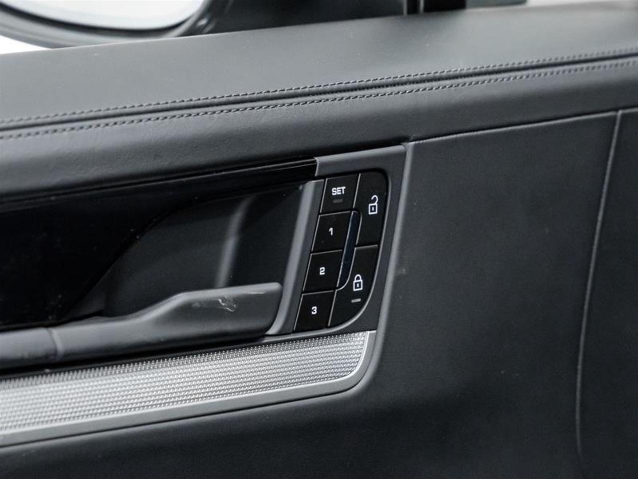 2025 Porsche Cayenne  Photo