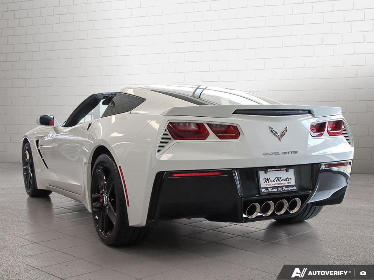 2018 Chevrolet Corvette Stingray Coupe Z51 2LT Photo2