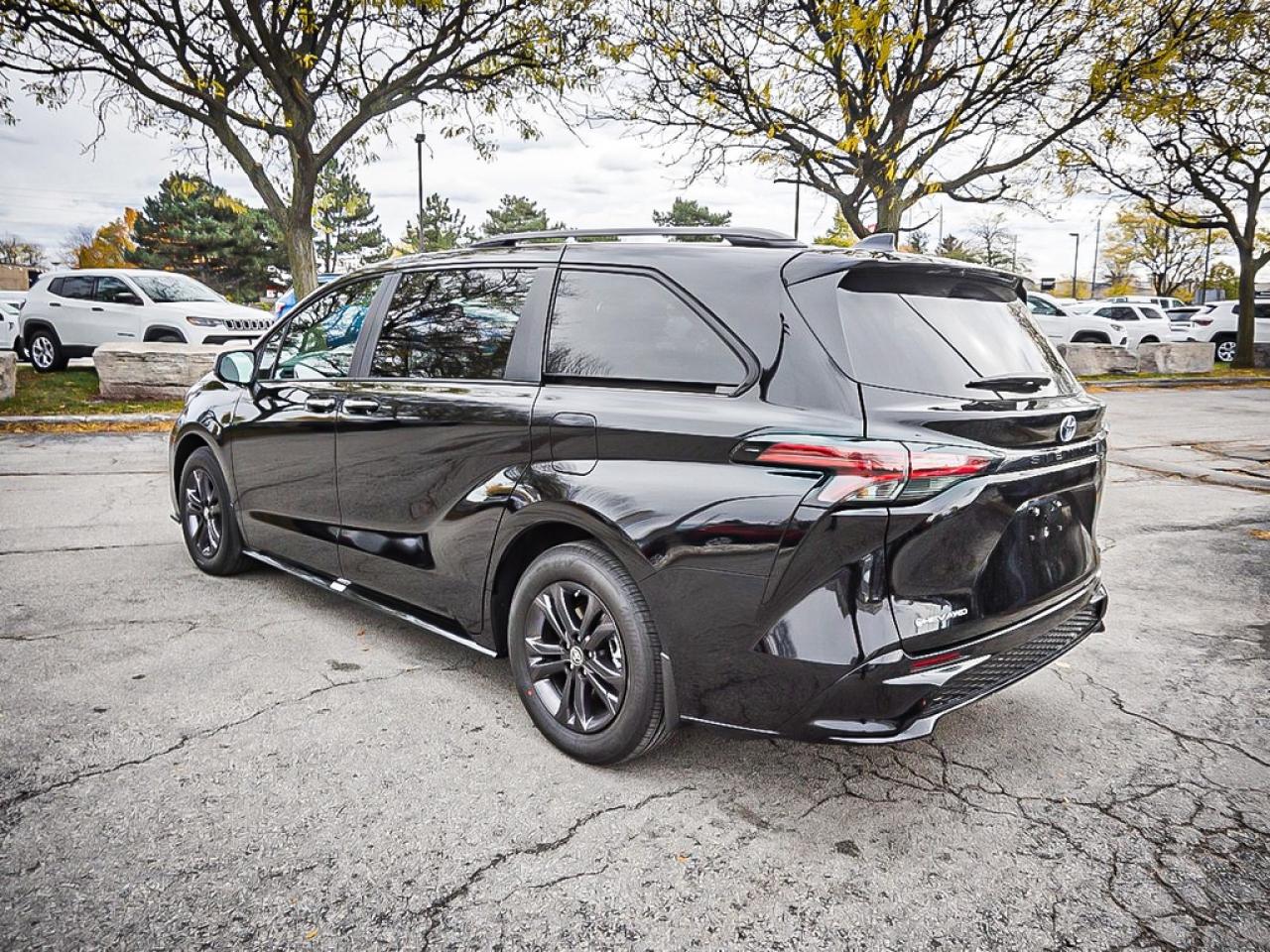 2025 Toyota Sienna  Photo