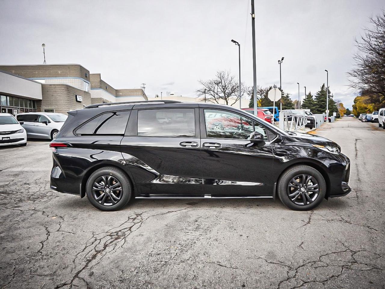 2025 Toyota Sienna  Photo