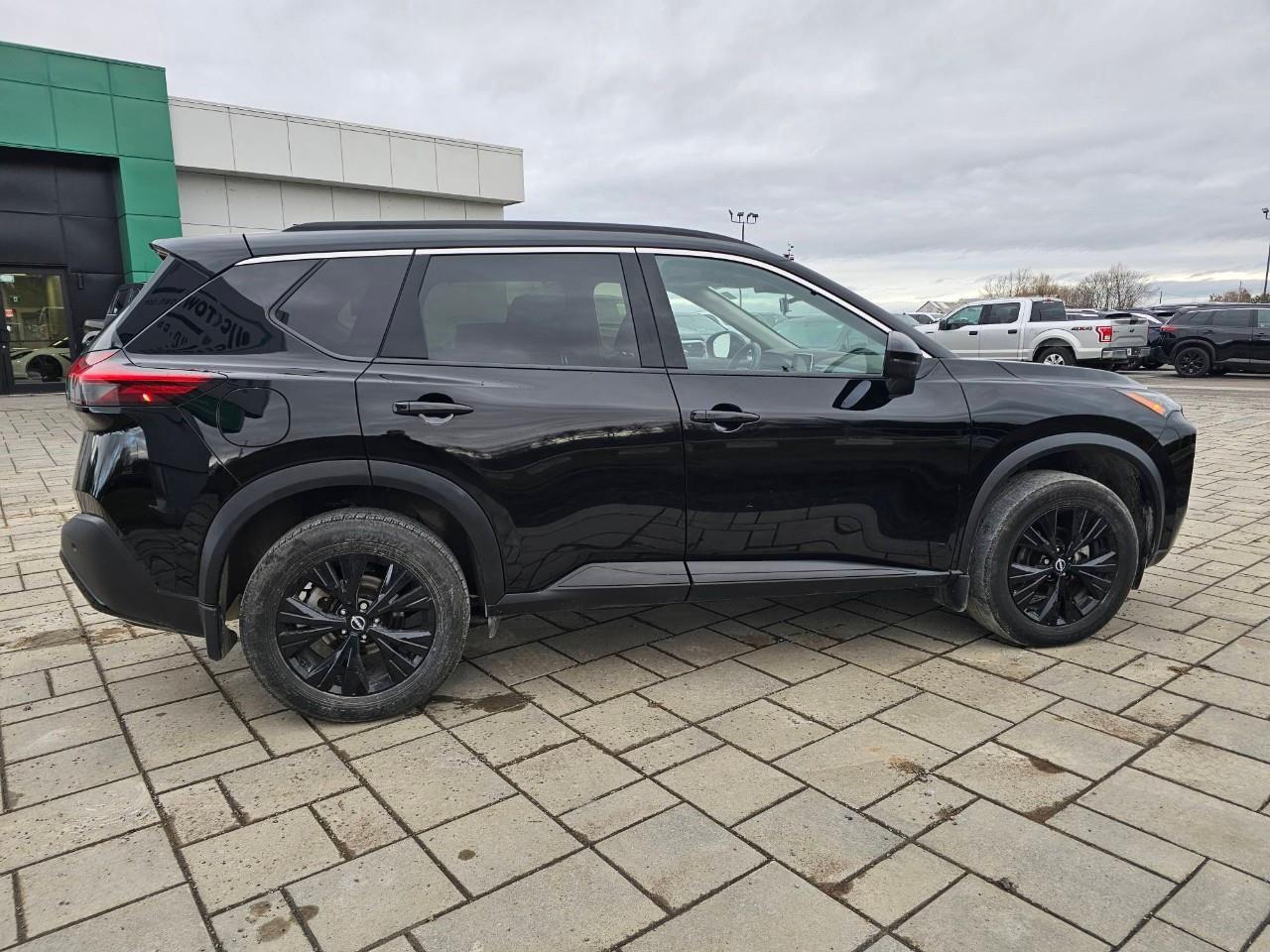 2023 Nissan Rogue SV Midnight Edition 4dr All-Wheel Drive Sport Utility Photo3