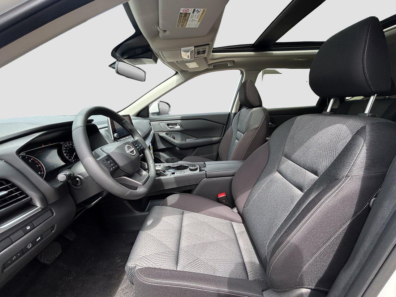 2025 Nissan Rogue SV Moonroof HEATED SEATS   HEATED STEERING   REMOT Photo